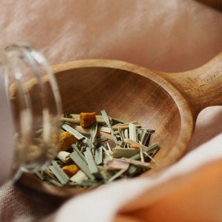 Rise & Shine loose leaf tea in a wooden scoop
